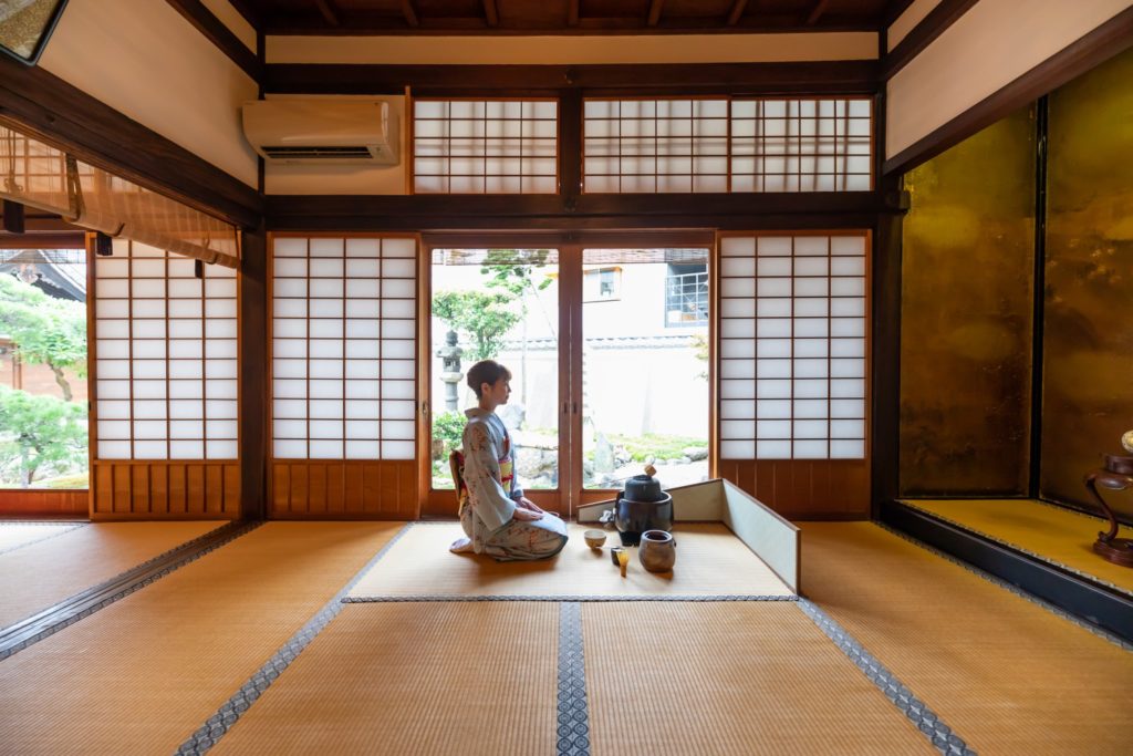 Tea ceremony in the Grand Tea Room at Jotoku-ji Temple